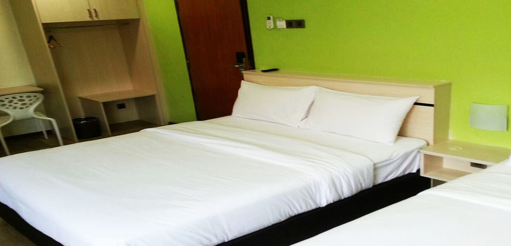 Merlin Hotel Penang George Town Exterior foto