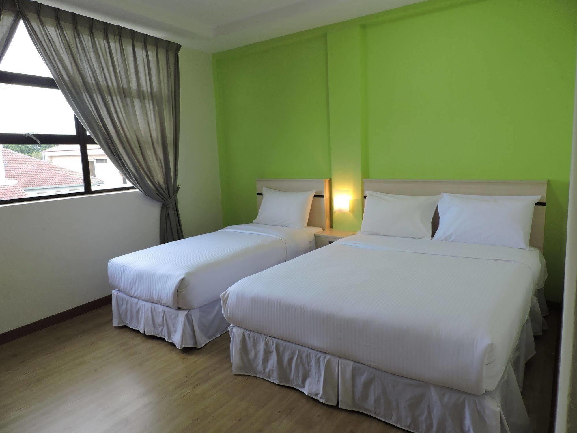 Merlin Hotel Penang George Town Exterior foto